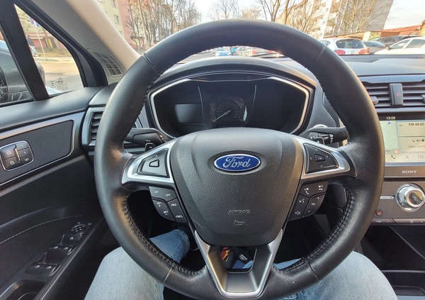 Ford Fusion cena 53000 przebieg: 132100, rok produkcji 2017 z Bełchatów małe 631